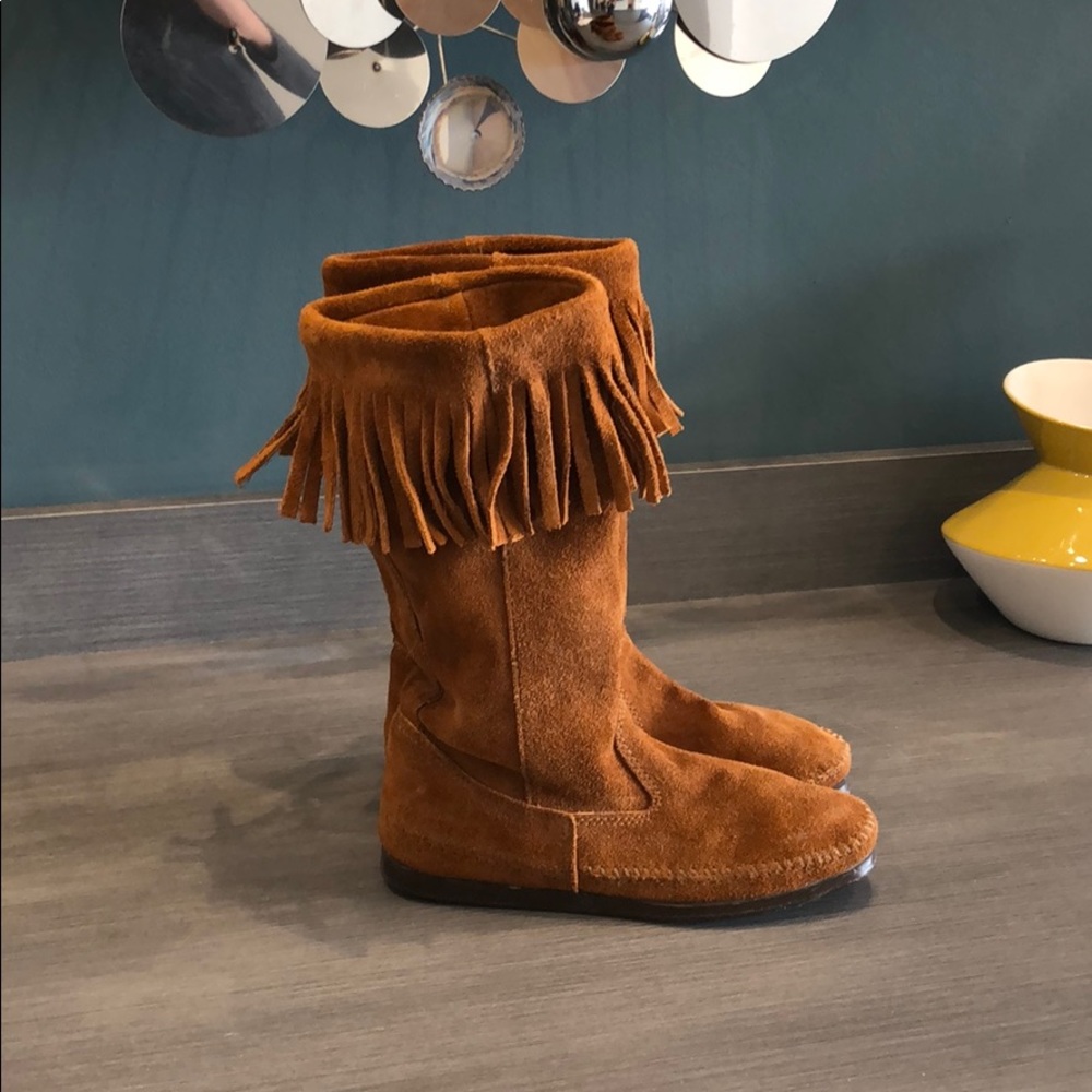 Minnetonka fringe moccasin boot